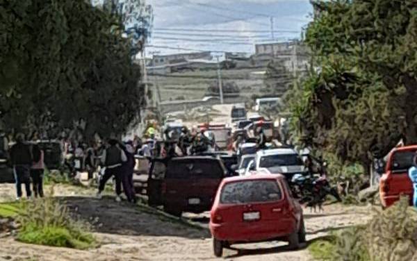 Derrumbe en Cuautepec deja a dos hombres sepultados; muere uno de ellos