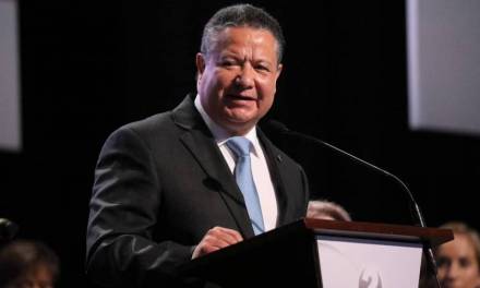Respalda Julio Menchaca al alcalde de Pachuca