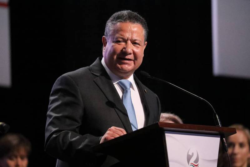 Respalda Julio Menchaca al alcalde de Pachuca