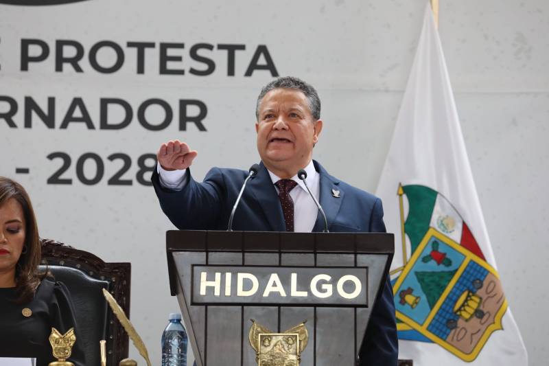 Julio Menchaca toma protesta como gobernador de Hidalgo