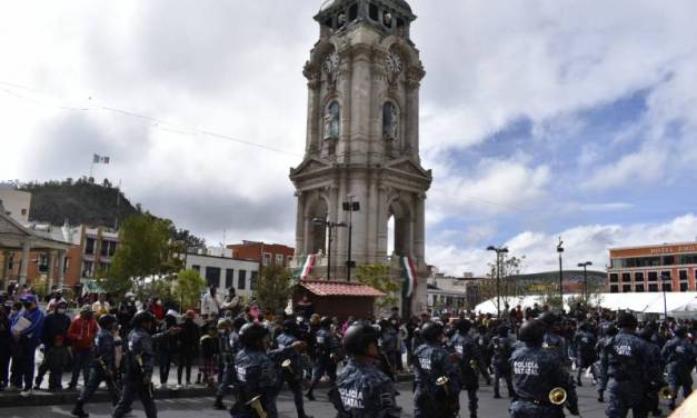 Megaparticipación en el desfile cívico militar del 16 de septiembre