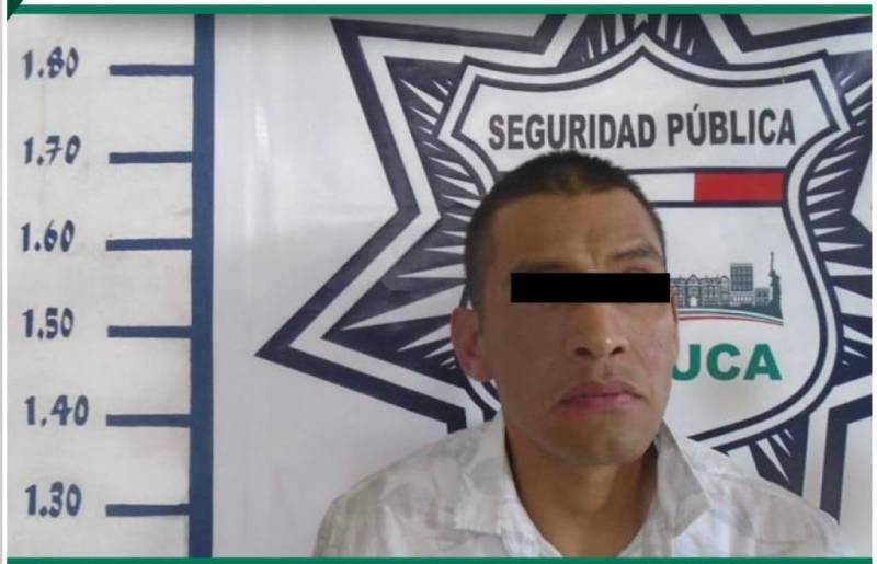 Detienen a 2 hombres por robo a transeúnte en Pachuca