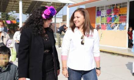 DIF Pachuca entregó insumos escolares