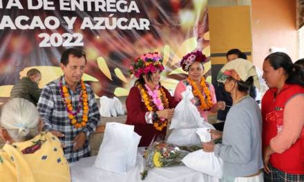 Edda Vite inicia la distribución de cacao en la Huasteca como parte del Xantolo