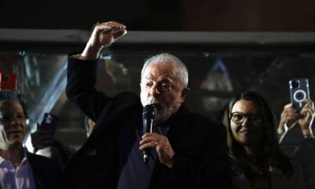 Gana Lula primera vuelta de elecciones en Brasil