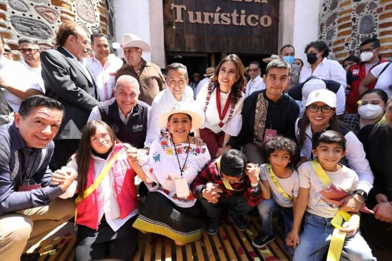 Aperturan pabellones turístico y artesanal de Pachuca