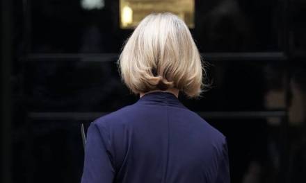 Liz Truss renuncia como primera ministra de Reino Unido