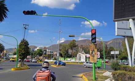 Atienden fallas en semáforos de avenidas Juárez y Constituyentes en Pachuca