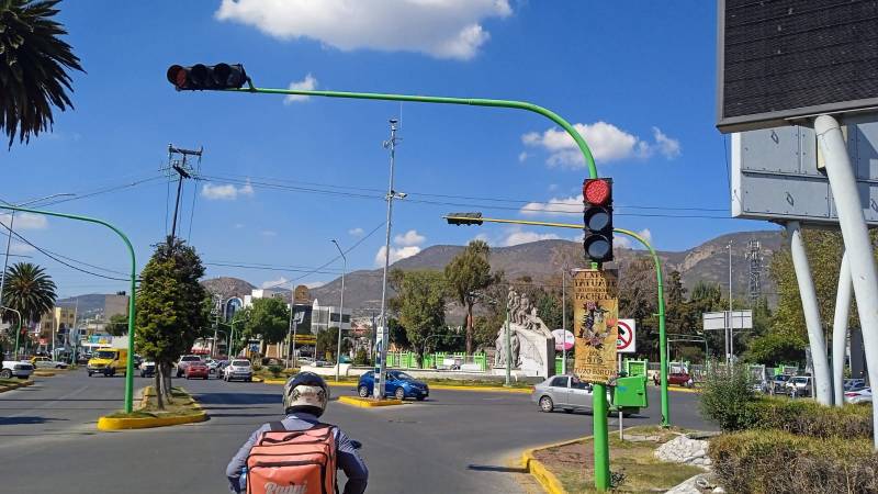 Atienden fallas en semáforos de avenidas Juárez y Constituyentes en Pachuca