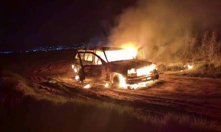 Camioneta se incendia en Acaxochitlán