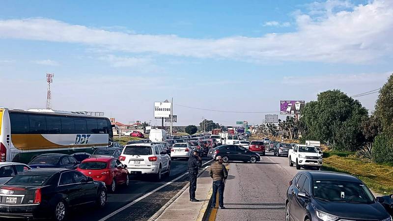 Caos vial por nuevo bloqueo en la México-Pachuca
