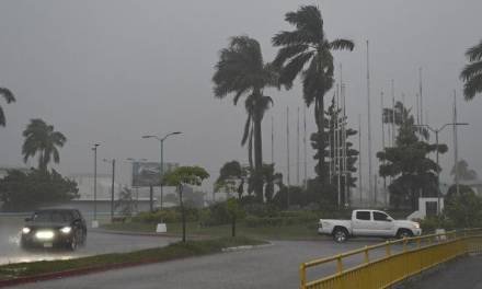 Llega “Lisa” a México como huracán de categoría 1