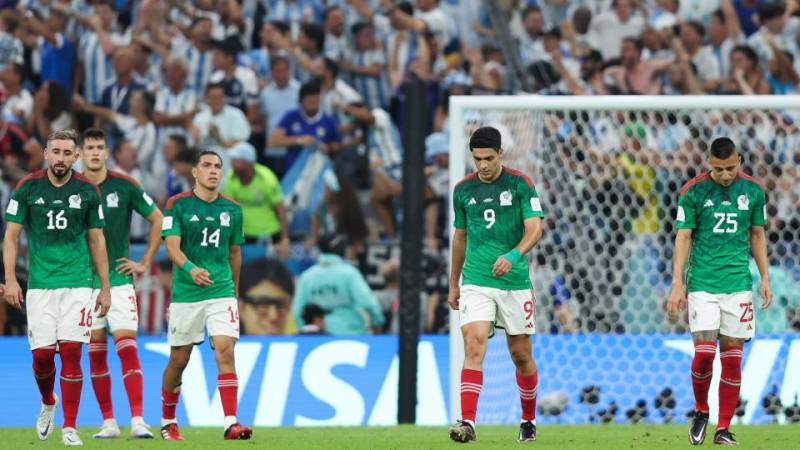Argentina vence a México y complica su pase a octavos de final