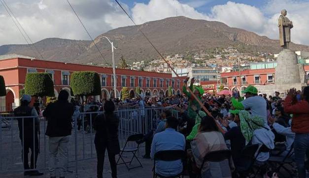 Hidalguenses vivieron la eliminación de México en Plaza Juárez