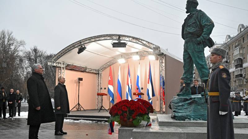 Putin y Díaz-Canel develan estatua de Fidel Castro en Moscú