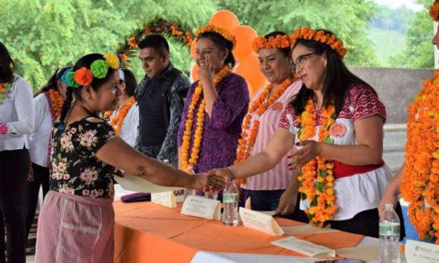 Reconocen liderazgo de mujeres huastecas