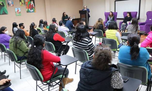 Dan capacitación para ayudar a mujeres víctimas de violencia