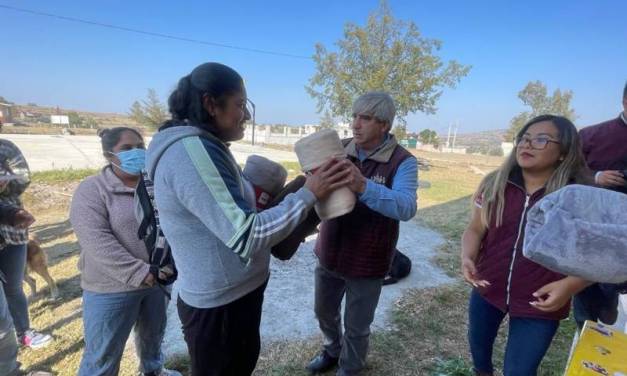 Bienestar entrega cobijas en comunidades marginadas