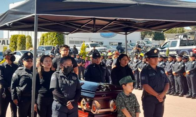 Rinden homenaje póstumo a policía de Pachuca