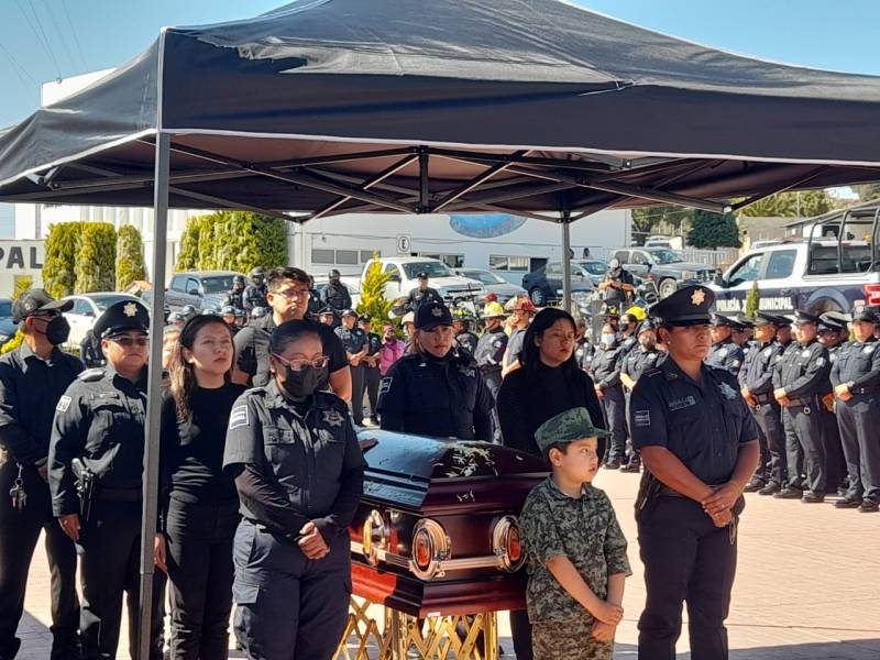 Rinden homenaje póstumo a policía de Pachuca