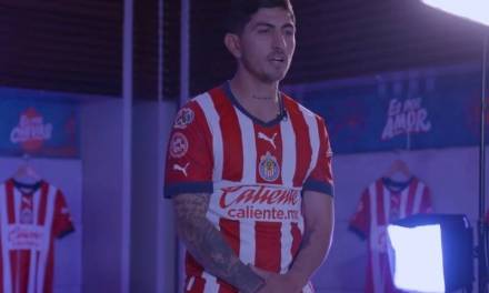 Oficial: Pocho Guzmán jugará con Chivas