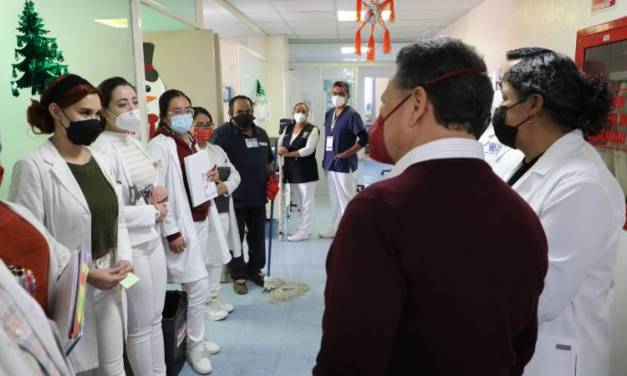 Julio Menchaca visitó el Hospital General de Pachuca