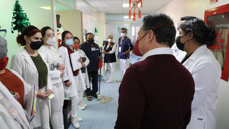 Julio Menchaca visitó el Hospital General de Pachuca