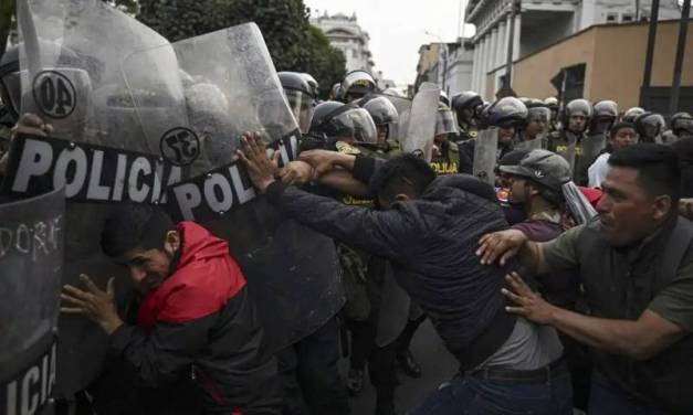 Protestas en Perú piden liberación de Pedro Castillo y disolución del Congreso