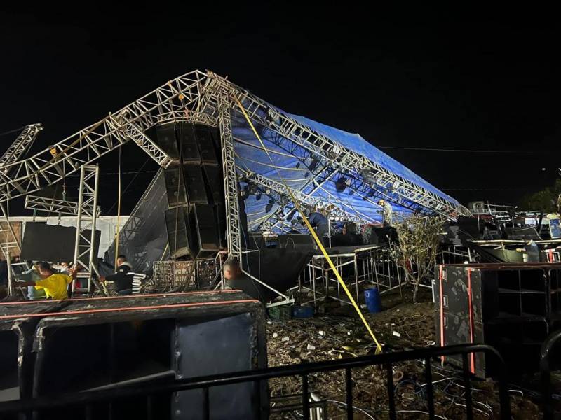 Se desploma escenario musical en San Salvador