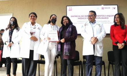 Entrega Edda Vite reconocimientos a personal del Hospital General de Pachuca