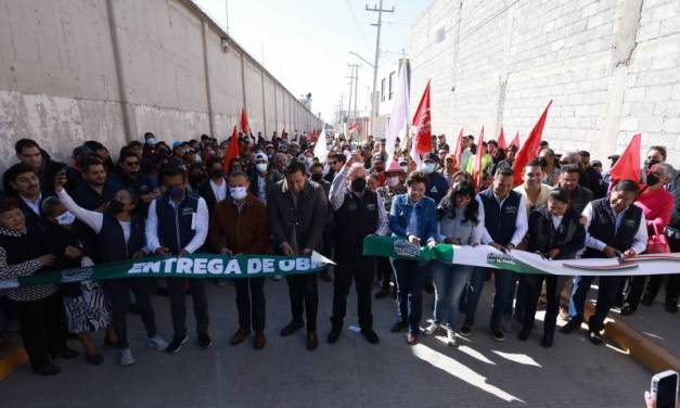 Entrega Sergio Baños pavimentación de calle para beneficio de 3 mil familias