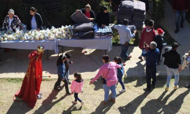 Entregan juguetes a mil 500 niños en colonias de Pachuca