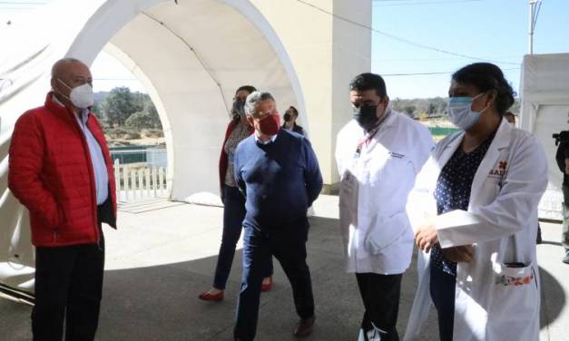 Julio Menchaca visita el Hospital Regional de Tulancingo