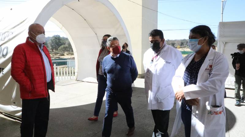 Julio Menchaca visita el Hospital Regional de Tulancingo