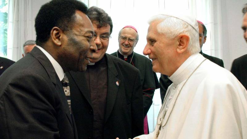 Comienzan funerales de Pelé y Benedicto XVI