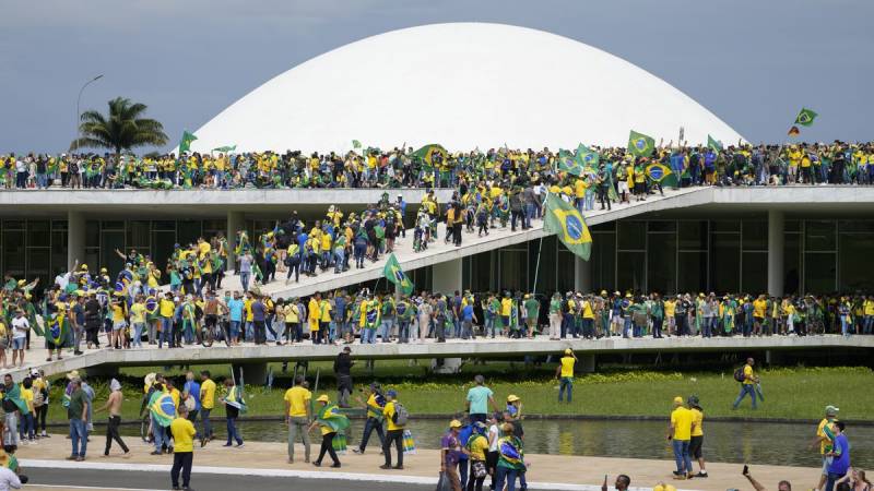 Seguidores de Bolsonaro atacan tres poderes de Gobierno en Brasil