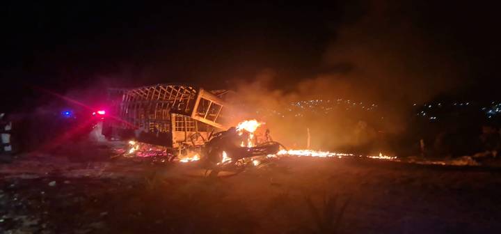 En Tula, explota camioneta con huachicol