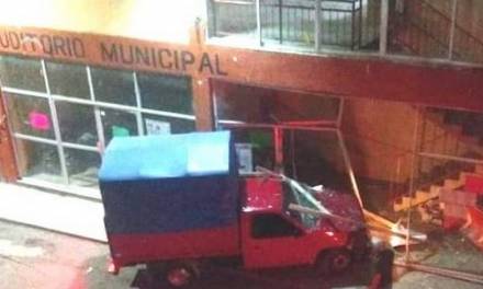 PC Huejutla atiende choque en Tehuetlán