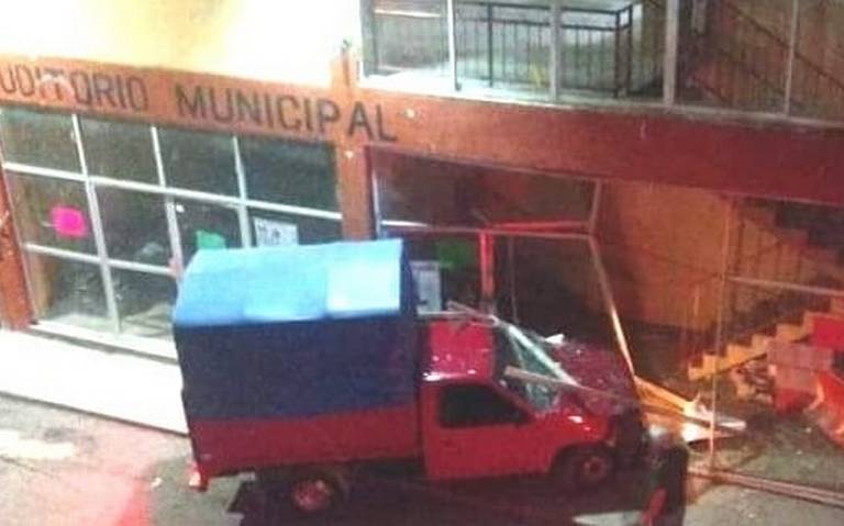 PC Huejutla atiende choque en Tehuetlán