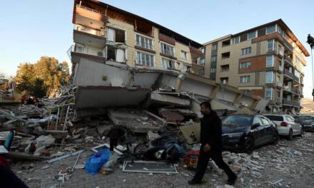 Detienen a 14 personas por negligencia en construcción de edificios en Turquía