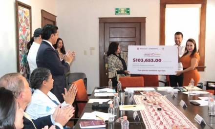 Secretaría de Finanzas dona al DIFH más de 103 mil pesos