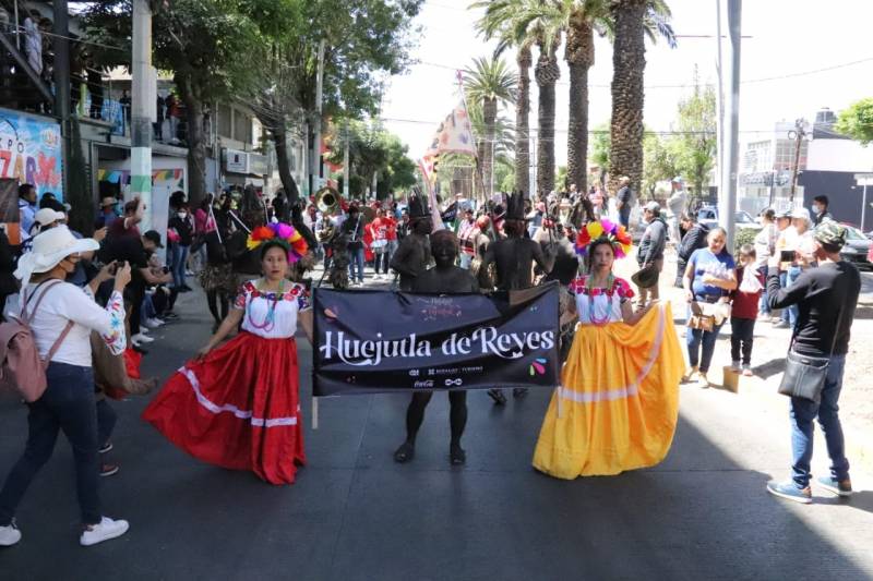 Pachuca se llena de tradición con Carnavales regionales