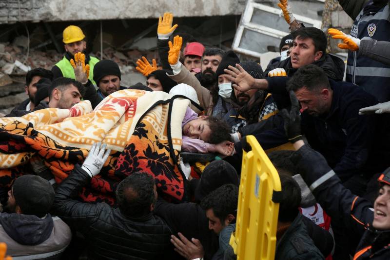 Suman 12 mil muertos y más de 50 mil heridos en Siria y Turquía