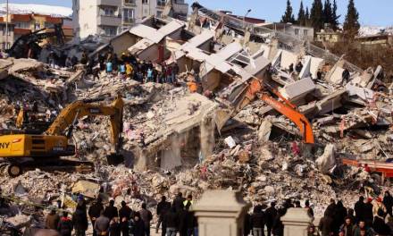 Cifra de muertes por sismos supera los 20 mil