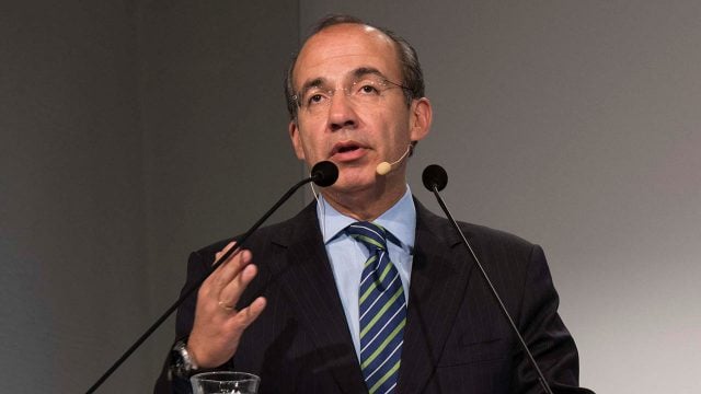 Felipe Calderón llama a construir nuevo partido político