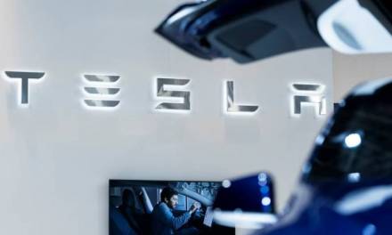 Tesla llama a revisar 362 mil de sus vehículos