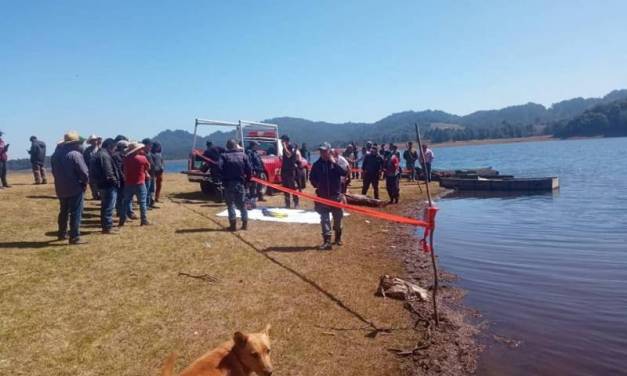 Rescatan cuerpo de pescador en presa de Acaxochitlán