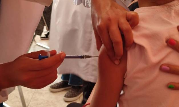 Realizan jornada intensiva de vacunación en escuelas