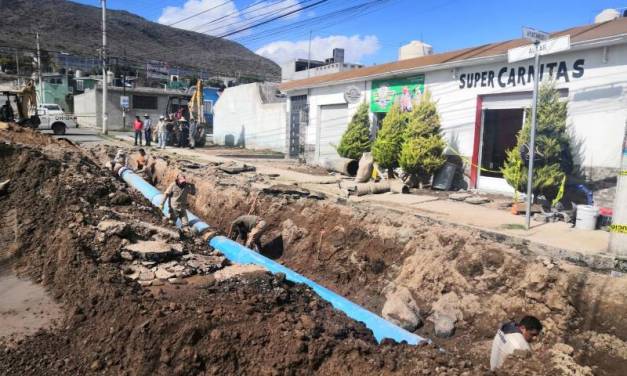 Controlan y reparan fuga de agua en Colosio