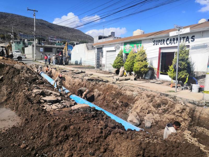 Controlan y reparan fuga de agua en Colosio